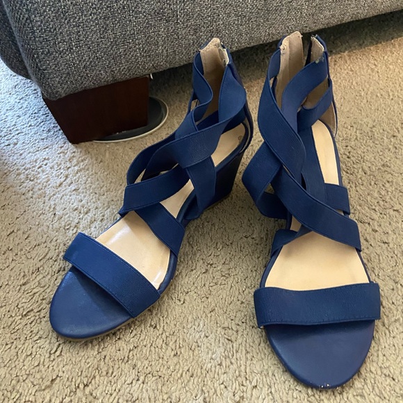 Liz Claiborne, size 7M, blue wedge sandals - Picture 3 of 3